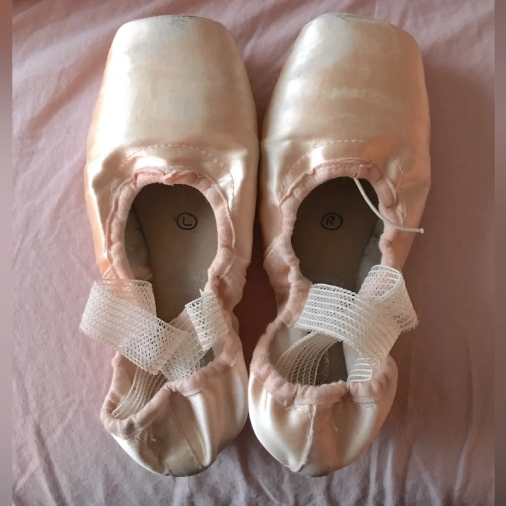 Freed Pointe Shoes. - Picture 2 of 3